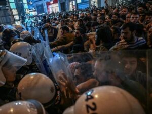 bentrokan istanbul